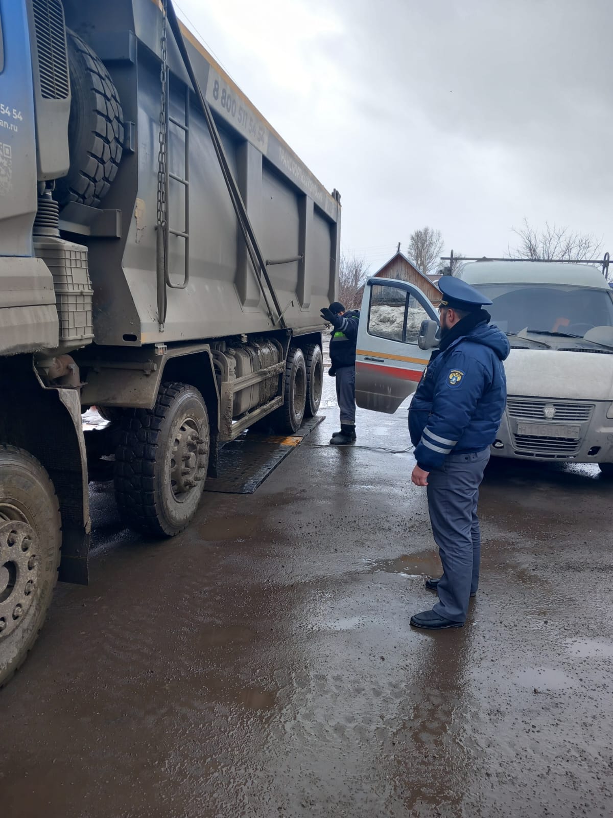 Контроль сотрудниками ТОГАДН по Новосибирской области перевозок крупногабаритных и тяжеловесных грузов